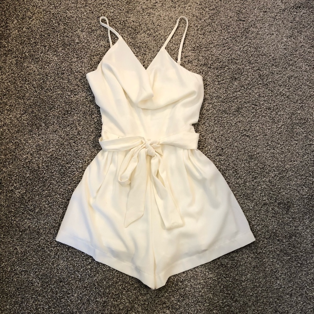 NEW White Cowl Neck Romper BluSpero Size Small